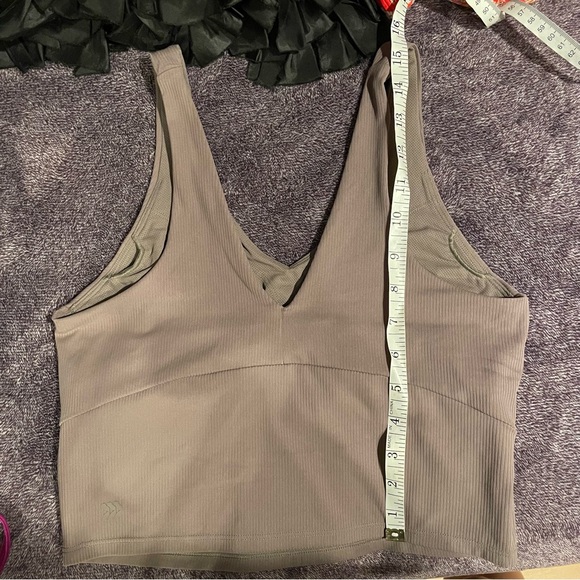All in motion light support rib v-neck crop sports bra top beige women’s medium - Picture 7 of 7